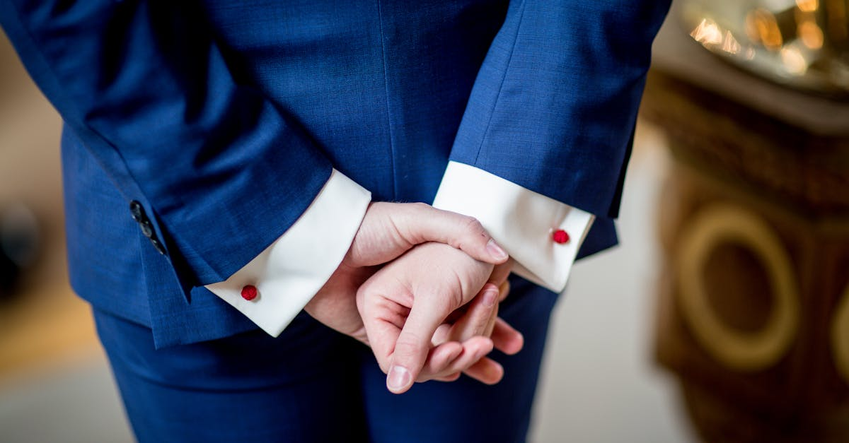 découvrez notre collection élégante de boutons de manchette, parfaits pour rehausser votre style lors d'occasions spéciales. que ce soit pour un mariage, un entretien ou une soirée, nos boutons de manchette ajoutent une touche de sophistication à toutes vos tenues.