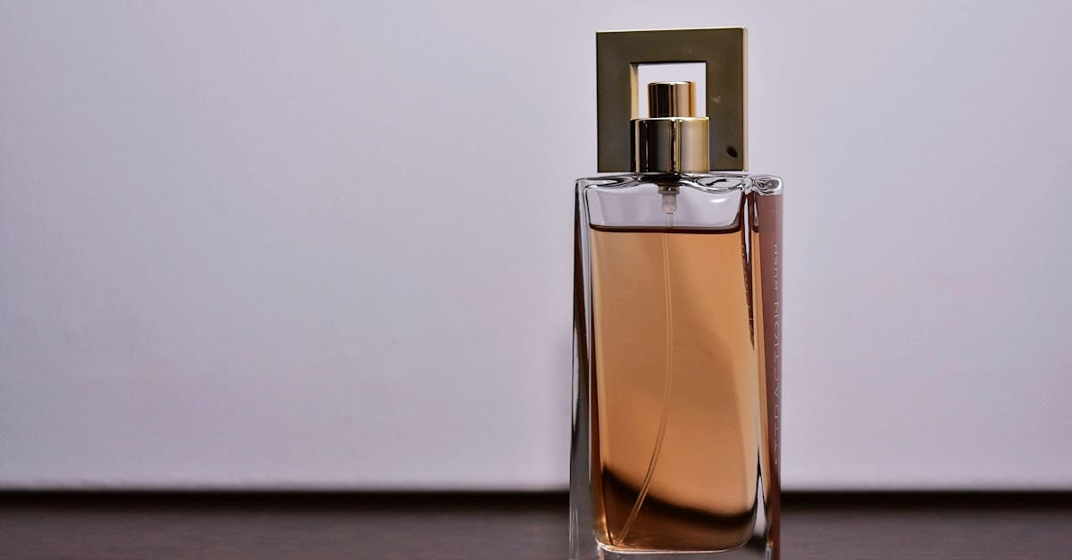 découvrez l'univers captivant des fragrances : des parfums envoûtants aux huiles essentielles apaisantes, explorez des senteurs qui éveillent vos sens et reflètent votre personnalité. trouvez la fragrance parfaite pour chaque occasion.