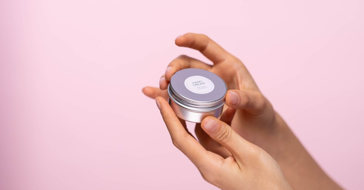 découvrez nos conseils et produits essentiels pour prendre soin de vos ongles. apprenez comment renforcer, hydrater et embellir vos ongles pour une manucure parfaite. profitez de nos astuces de professionnels pour des ongles sains et éclatants.