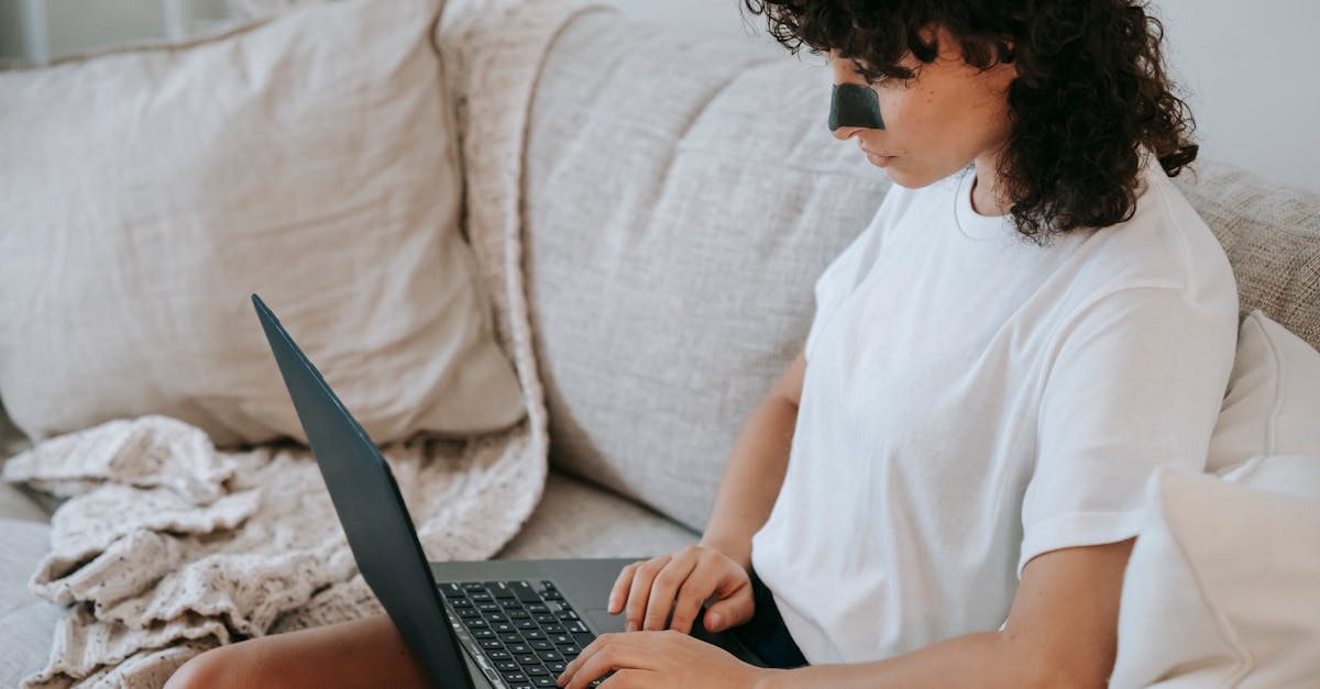 découvrez tout sur les points noirs : causes, moyens de prévention et méthodes efficaces pour les éliminer. adoptez une routine de soins adaptée pour une peau saine et éclatante.