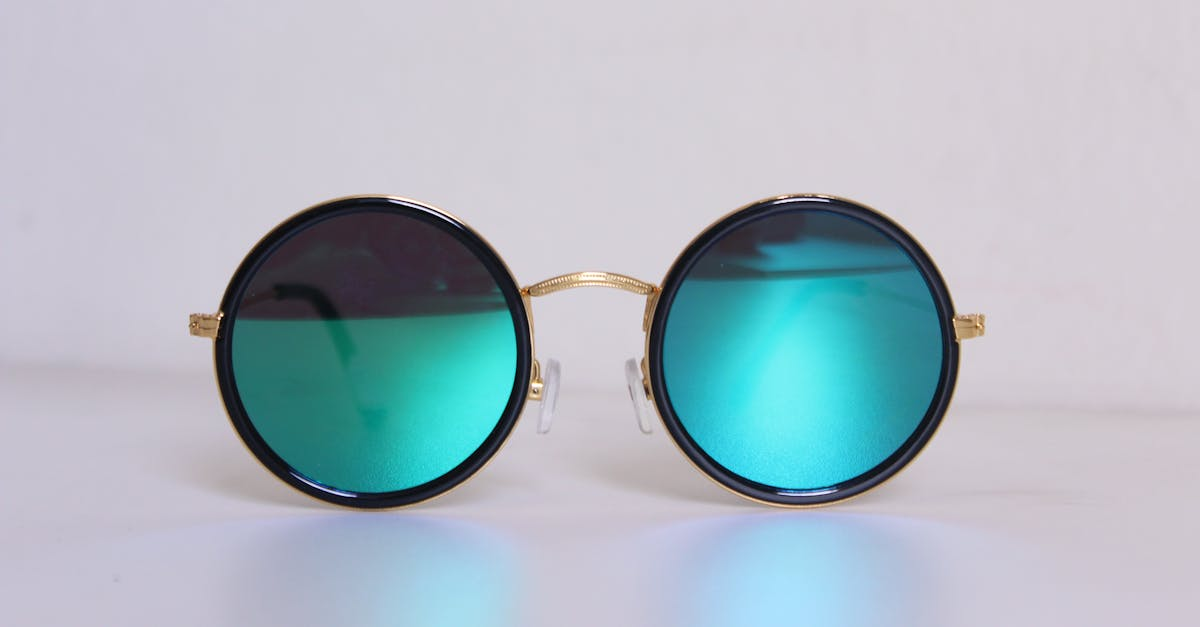 découvrez notre vaste sélection d'accessoires tendance pour compléter votre style. que ce soit des bijoux, des sacs, des foulards ou des ceintures, trouvez les pièces parfaites qui rehausseront toutes vos tenues.