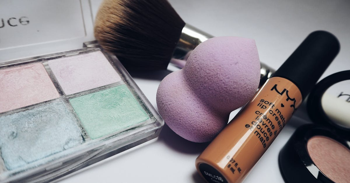 découvrez notre sélection de blushs pour un teint radieux et naturel. apportez une touche de couleur à vos joues et sublimez votre maquillage avec nos produits adaptés à tous les types de peau.