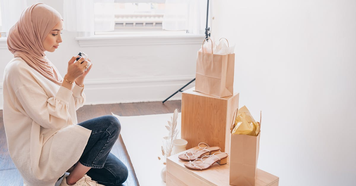découvrez des idées créatives et tendance pour styliser vos écharpes. apprenez à nouer votre foulard de différentes manières pour ajouter une touche d'élégance à toutes vos tenues, que ce soit pour une sortie décontractée ou une occasion spéciale.