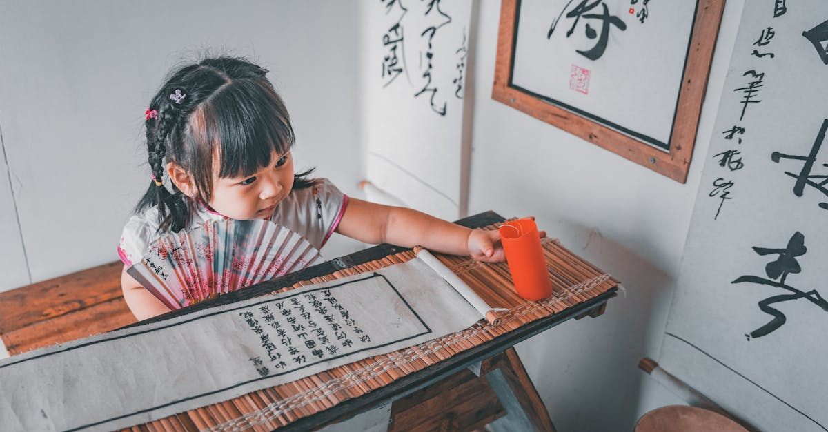 découvrez le style tendance du messy bun, un chignon désordonné chic et décontracté qui allie élégance et simplicité. parfait pour toutes les occasions, apprenez à le réaliser facilement et à porter ce look intemporel avec confiance.