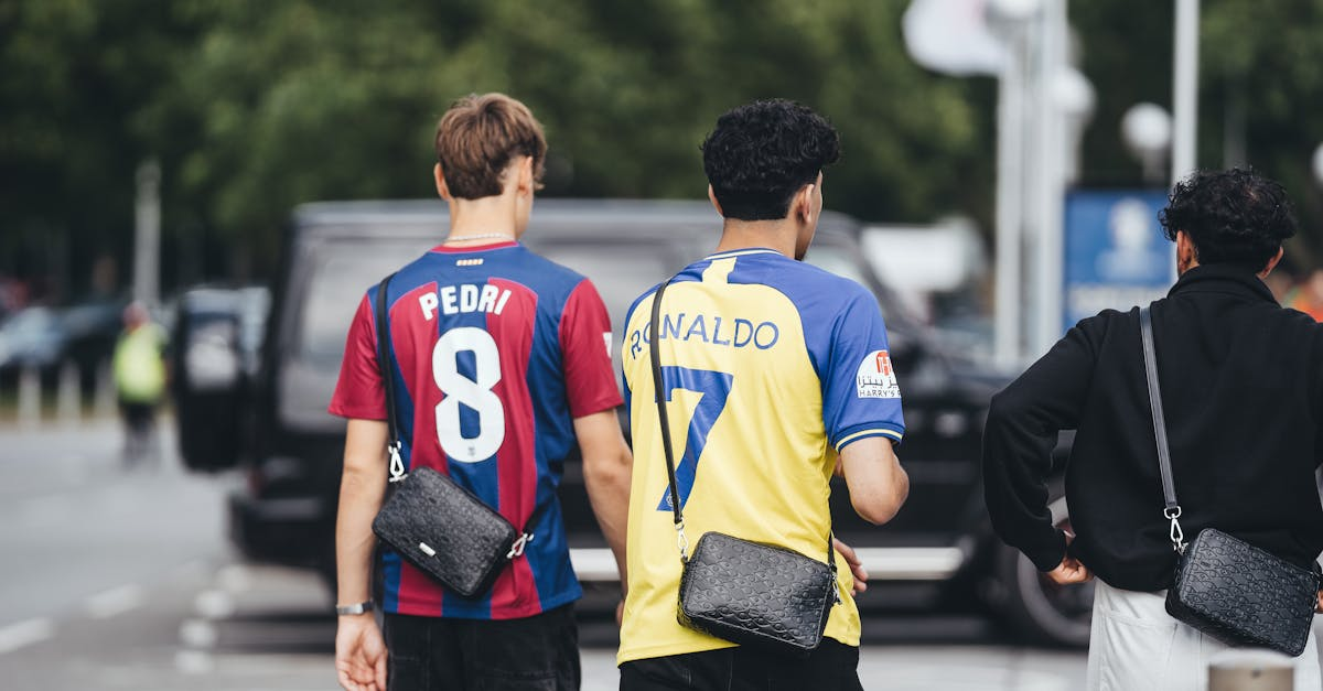 découvrez notre collection tendance de backpacks streetwear, alliant style, confort et fonctionnalité. parfaits pour compléter vos looks urbains tout en offrant un espace de rangement optimal pour vos essentiels. faites une déclaration de mode avec nos sacs à dos uniques !