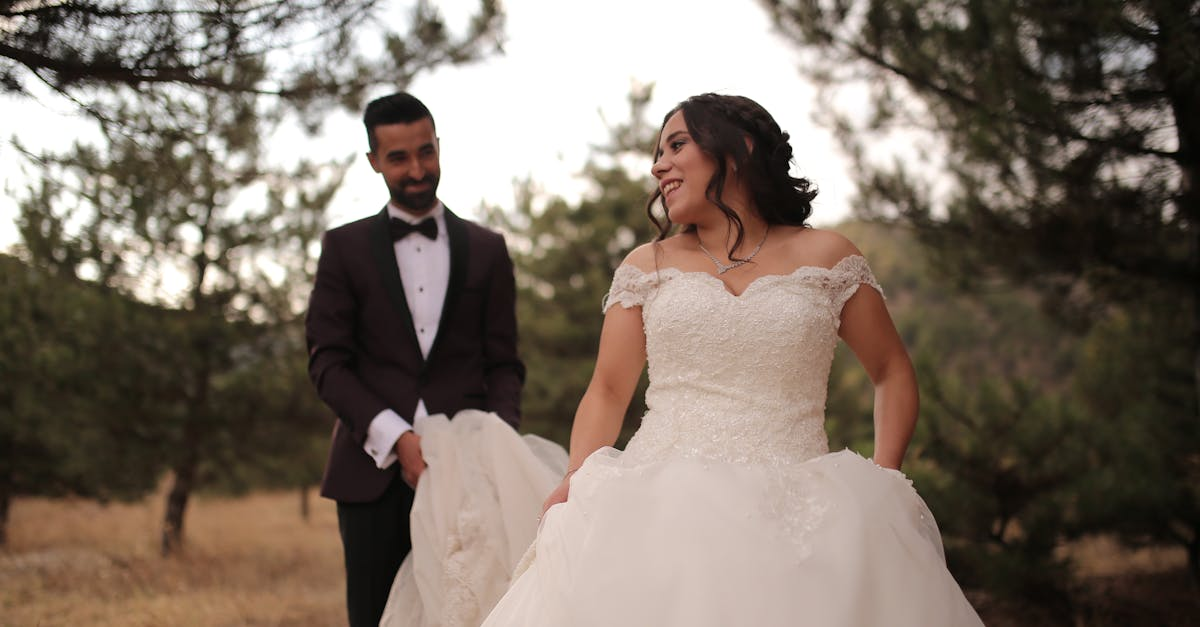 découvrez notre sélection exclusive de tuxedos, alliant élégance et confort pour toutes vos occasions spéciales. trouvez le costume parfait qui rehaussera votre style avec distinction.