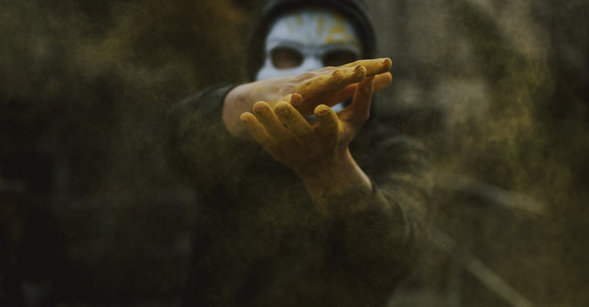 découvrez comment dissimuler efficacement vos secrets et vos émotions grâce à des techniques éprouvées. apprenez à maîtriser l'art de la dissimulation pour gérer vos interactions quotidiennes.