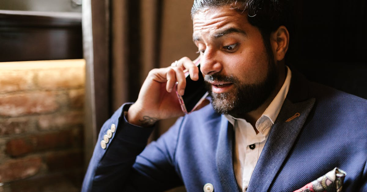 découvrez notre sélection de pochettes de costume uniques et élégantes. ajoutez une touche de sophistication à votre tenue avec nos pochettes raffinées, parfaites pour toutes les occasions. explorez des designs variés et des couleurs tendance pour rehausser votre style.