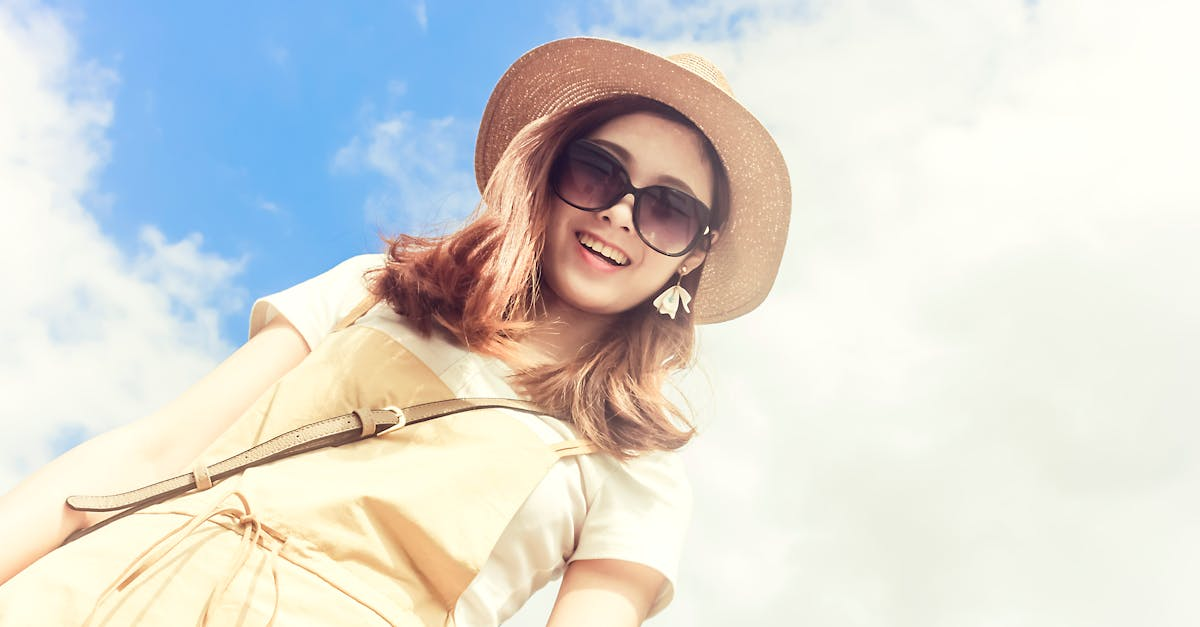 découvrez les dernières tendances de la mode estivale ! explorez notre collection de vêtements légers, accessoires stylés et indispensables pour un été élégant et confortable. inspirez-vous et préparez-vous à briller sous le soleil !